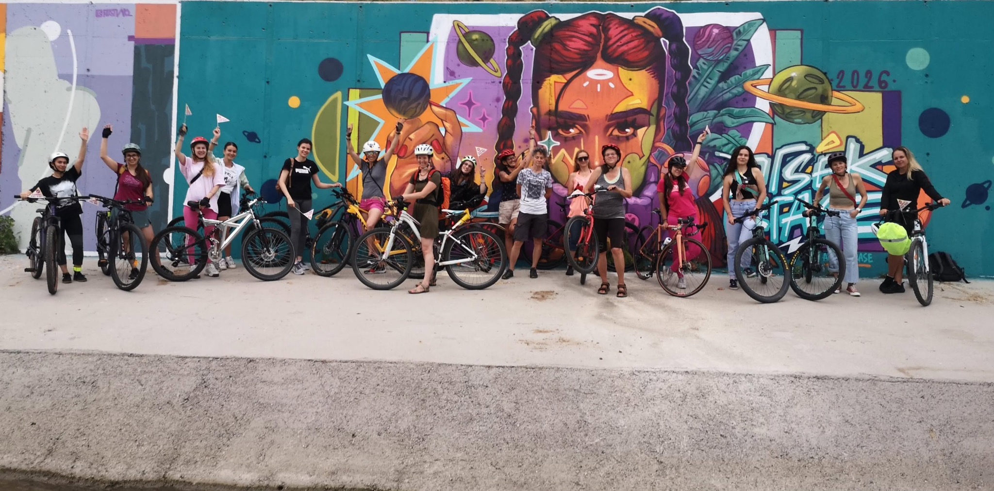 Дами с велосипеди по време на Ladies’ Bike Ride в София